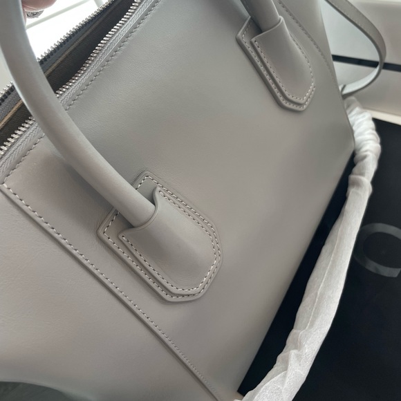 ❌SOLD❌ GIVENCHY small Soft ANTIGONA - Cloud Grey - Picture 12 of 16